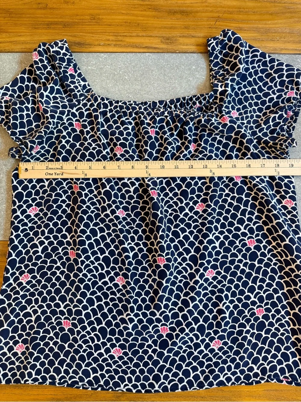 Lilly Pulitzer Silk Off Shoulder Top Navy Pink  Shell Fan Print Size 8